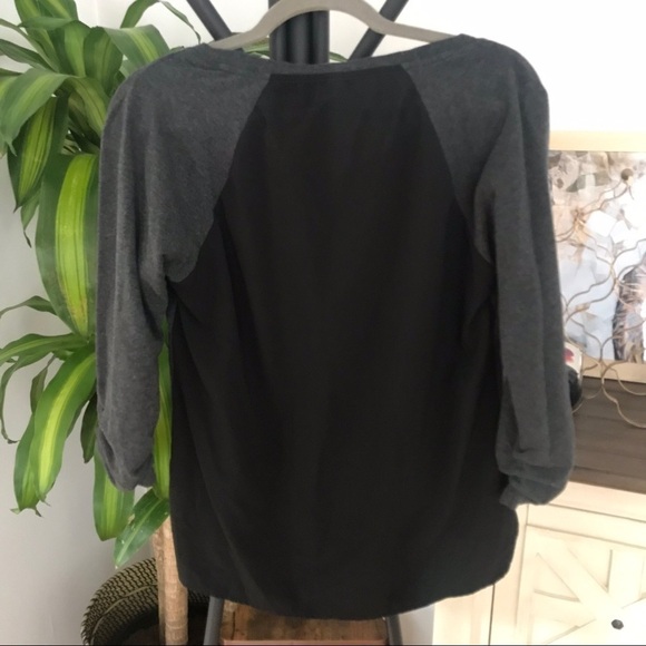 *2/$15* Cozy and Stylish Andrew Marc Tee ✨ - Picture 1 of 4